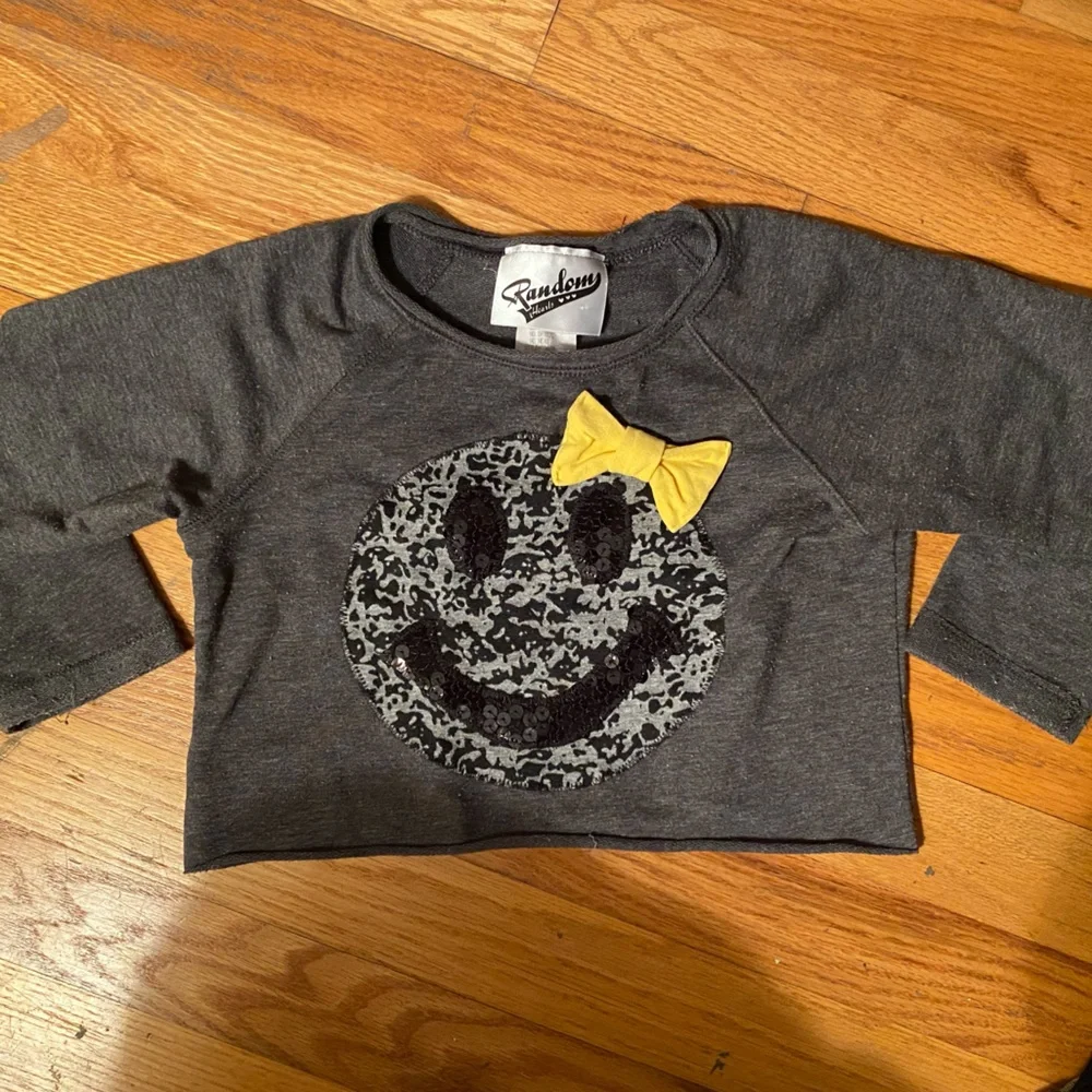 Random Hearts😃🎀Crop Sweatshirt - Picture 1 of 5